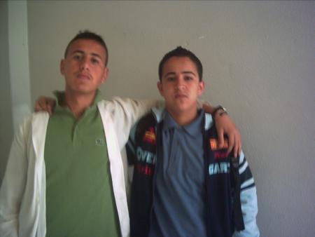 voila c WALID mon ami agauche et moi